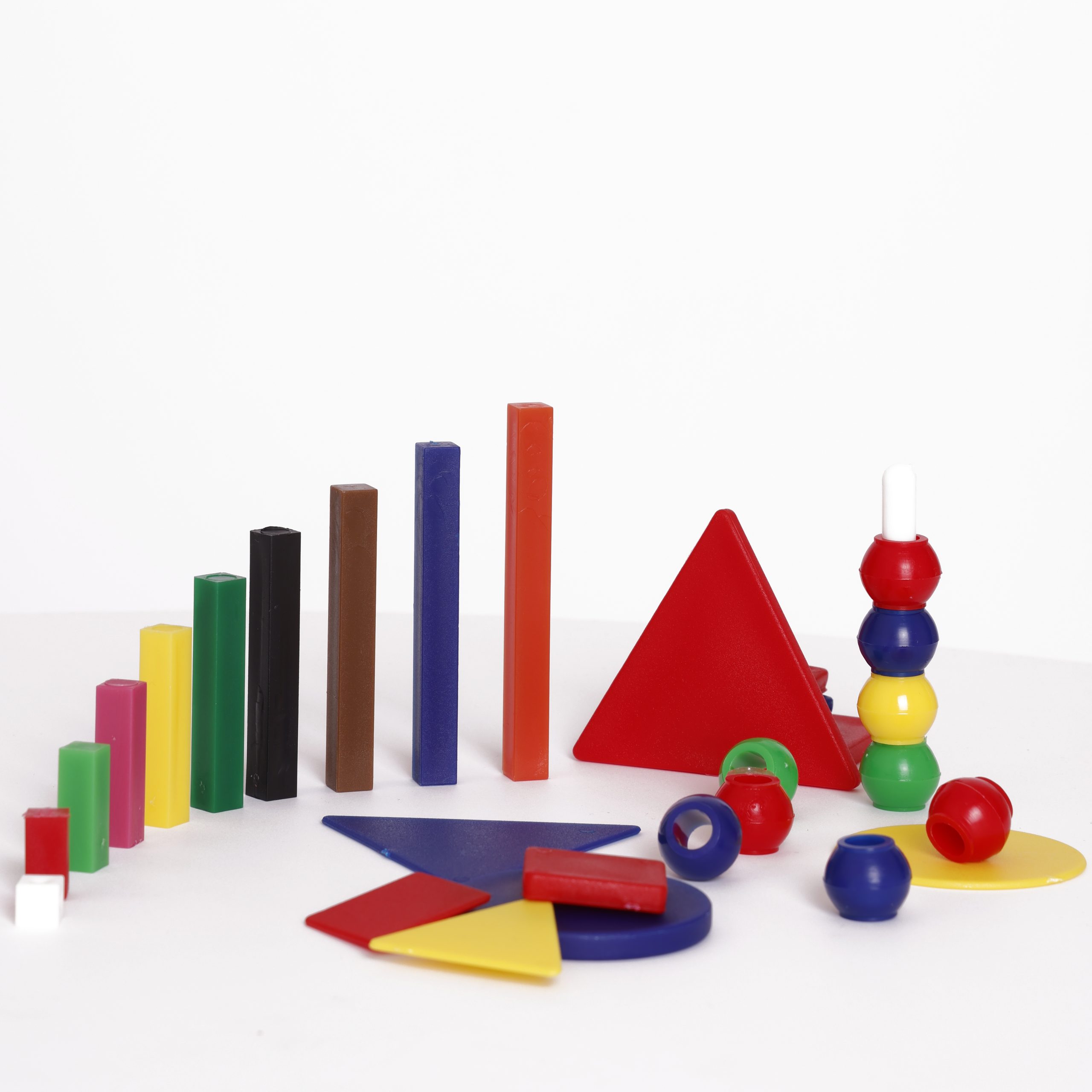 Teaching kit with cuisenaire rods, multibase abacus, logical figures, and educational manual. - Image 5