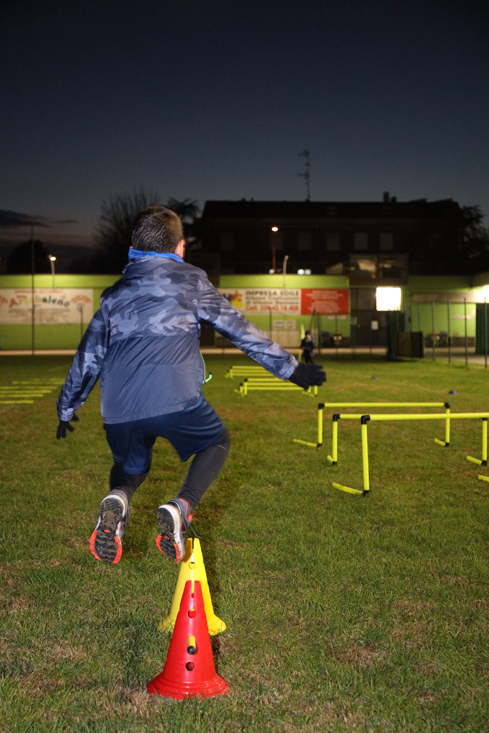 Giovani atleti che utilizzano attrezzature sportive Italveneta Didattica durante un allenamento alla Polisportiva Campogalliano